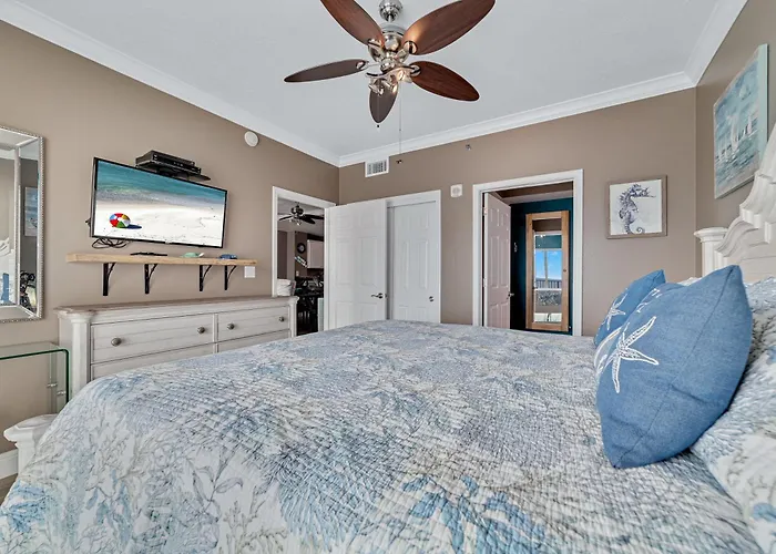 Crystal Shores West 105